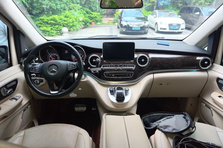Used Mercedes-Benz V-Class 2016 V 260 Prestige Edition Center Console