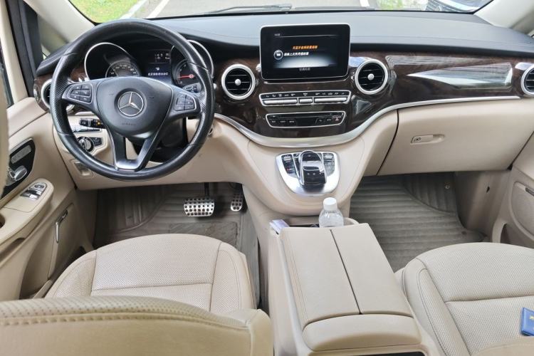 Used Mercedes-Benz V-Class 2016 V 260 Prestige Edition Center Console