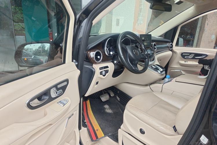 Used Mercedes-Benz V-Class 2016 V 260 L Prestige Extended Edition Driver Seat