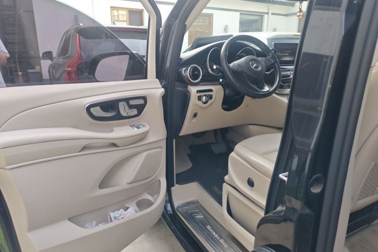 Used Mercedes-Benz V-Class 2016 V 260 Avantgarde Edition Driver Seat