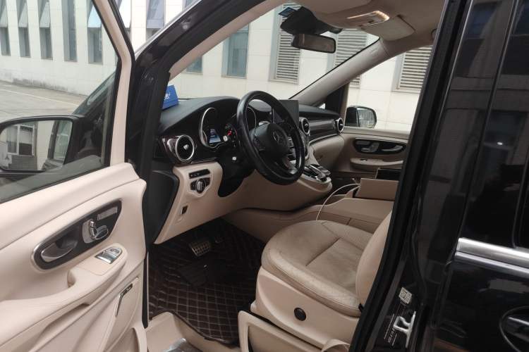Used Mercedes-Benz V-Class 2016 V 260 L Prestige Extended Edition Driver Seat