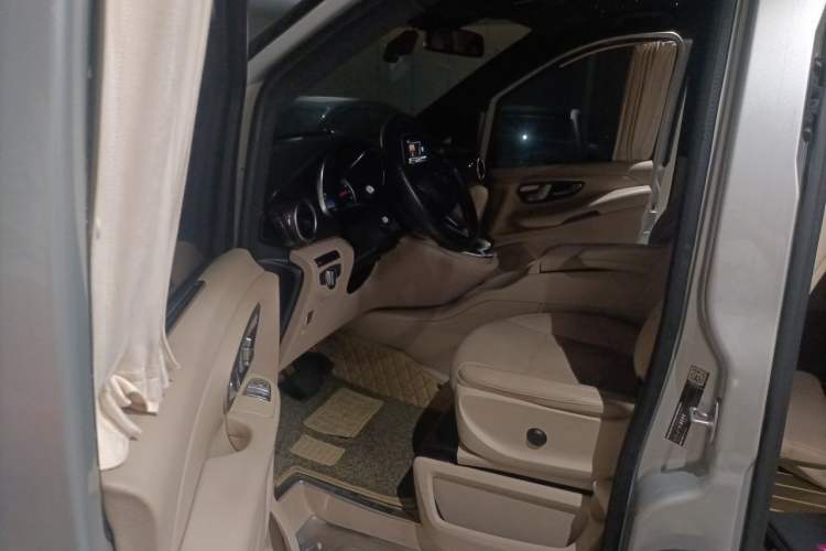 Used Mercedes-Benz V-Class 2016 V 260 Avantgarde Edition Driver Seat
