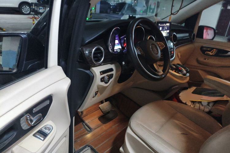 Used Mercedes-Benz V-Class 2016 V 260 Avantgarde Edition Driver Seat