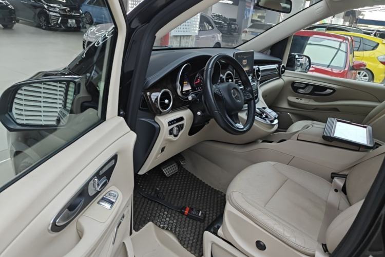Used Mercedes-Benz V-Class 2016 V 260 L Prestige Extended Edition Driver Seat