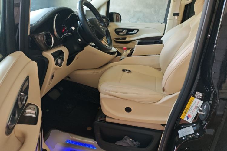 Used Mercedes-Benz V-Class 2016 V 260 Avantgarde Edition Driver Seat