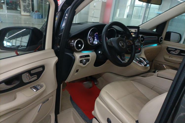 Used Mercedes-Benz V-Class 2016 V 260 L Prestige Extended Edition Driver Seat