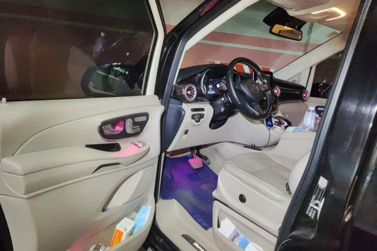 Used Mercedes-Benz V-Class 2016 V 260 Avantgarde Edition Driver Seat