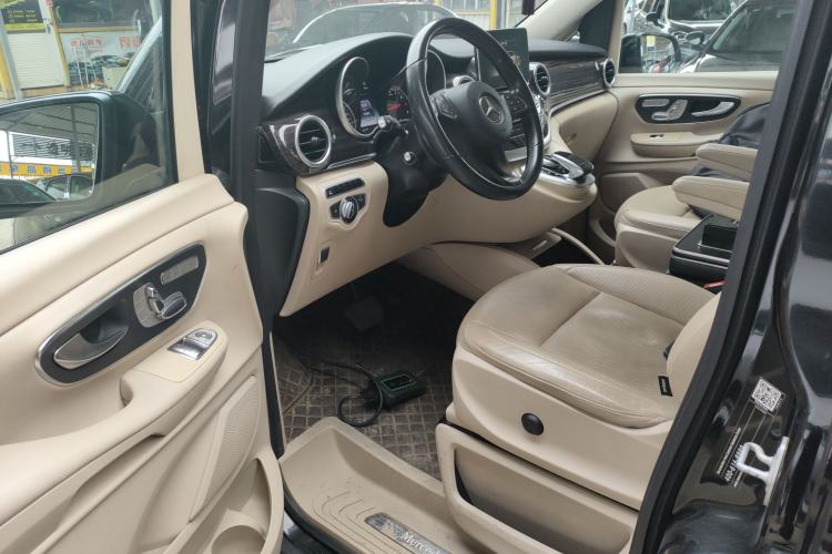 Used Mercedes-Benz V-Class 2016 V 260 Avantgarde Edition Driver Seat
