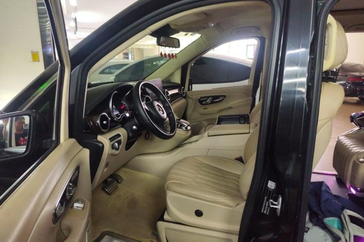 Used Mercedes-Benz V-Class 2016 V 260 L Prestige Extended Edition Driver Seat
