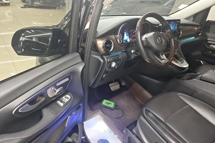 Used Mercedes-Benz V-Class 2016 V 260 L Prestige Extended Edition Driver Seat