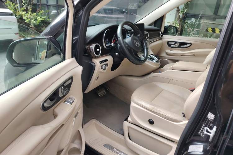 Used Mercedes-Benz V-Class 2016 V 260 L Prestige Extended Edition Driver Seat
