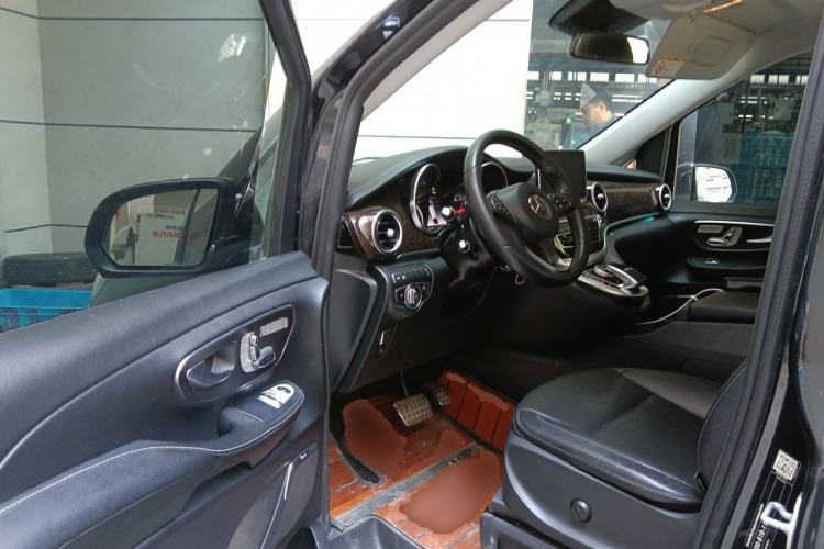 Used Mercedes-Benz V-Class 2016 V 260 L Prestige Extended Edition Driver Seat