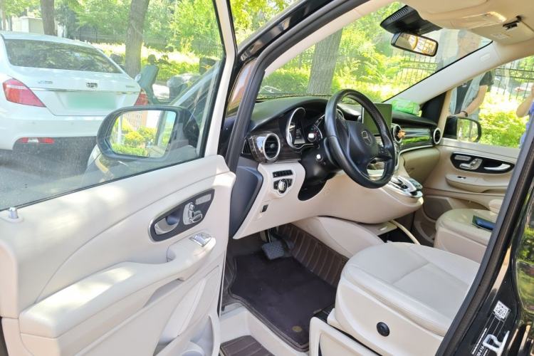 Used Mercedes-Benz V-Class 2016 V 260 Avantgarde Edition Driver Seat
