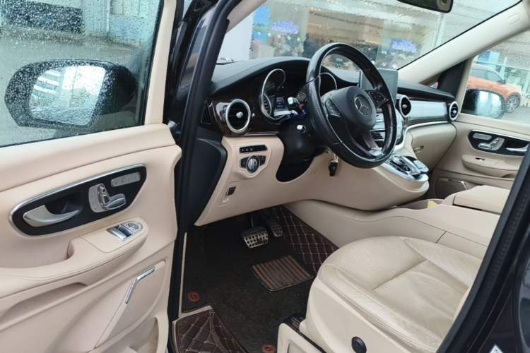 Used Mercedes-Benz V-Class 2016 V 260 L Prestige Extended Edition Driver Seat