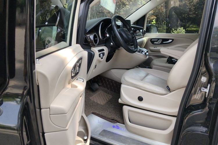 Used Mercedes-Benz V-Class 2016 V 260 Avantgarde Edition Driver Seat
