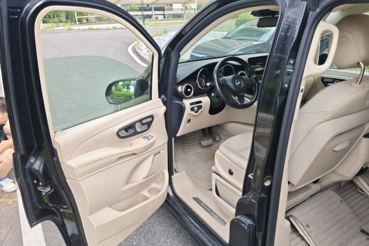 Used Mercedes-Benz V-Class 2016 V 260 Prestige Edition Driver Seat