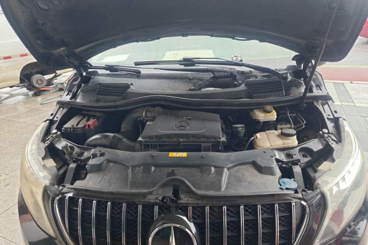 Used Mercedes-Benz V-Class 2016 V 260 L Prestige Extended Edition Engine Bay