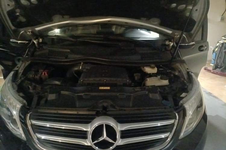 Used Mercedes-Benz V-Class 2016 V 260 Avantgarde Edition Engine Bay