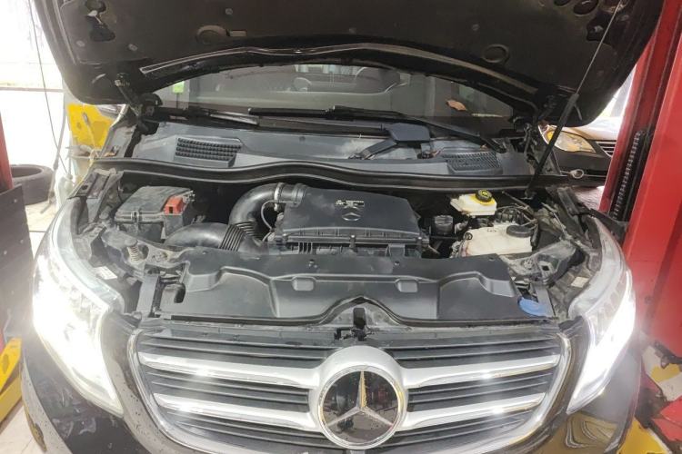 Used Mercedes-Benz V-Class 2016 V 260 L Prestige Extended Edition Engine Bay