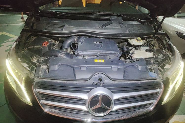 Used Mercedes-Benz V-Class 2016 V 260 Avantgarde Edition Engine Bay