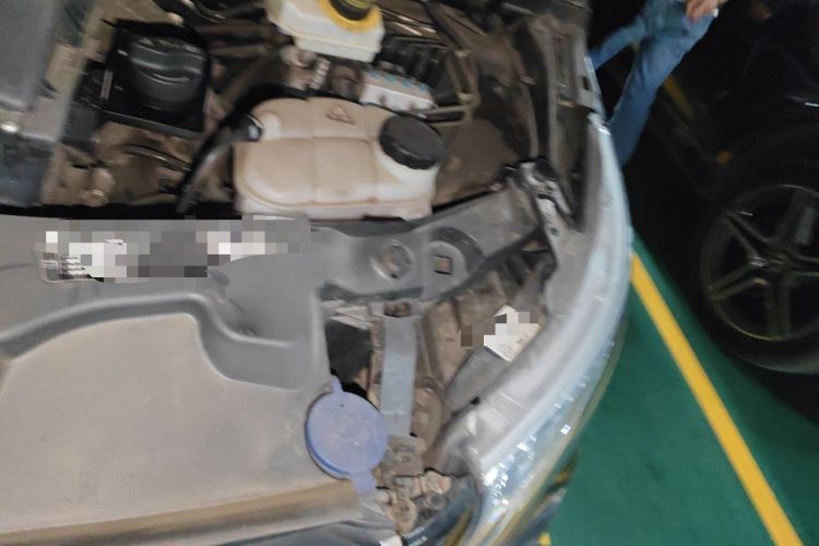 Used Mercedes-Benz V-Class 2016 V 260 Avantgarde Edition Engine Bay Left