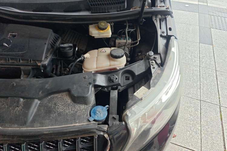 Used Mercedes-Benz V-Class 2016 V 260 L Prestige Extended Edition Engine Bay Left