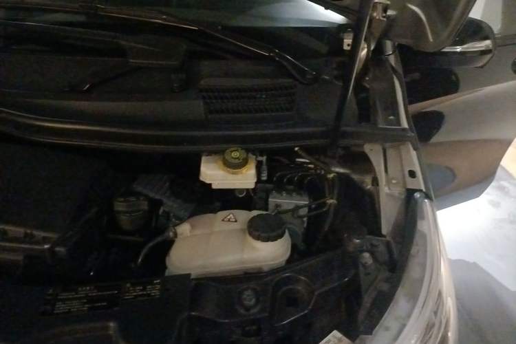 Used Mercedes-Benz V-Class 2016 V 260 Avantgarde Edition Engine Bay Left