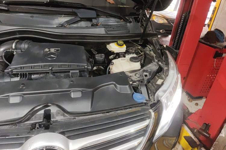 Used Mercedes-Benz V-Class 2016 V 260 L Prestige Extended Edition Engine Bay Left