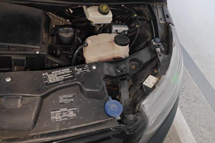 Used Mercedes-Benz V-Class  Engine Bay Left