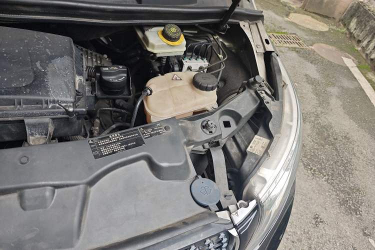 Used Mercedes-Benz V-Class 2016 V 260 Prestige Edition Engine Bay Left