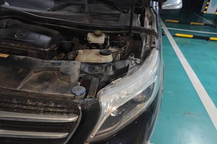 Used Mercedes-Benz V-Class 2016 V 260 Avantgarde Edition Engine Bay Left