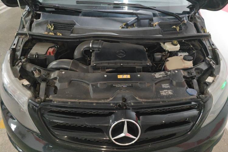 Used Mercedes-Benz V-Class  Engine Bay