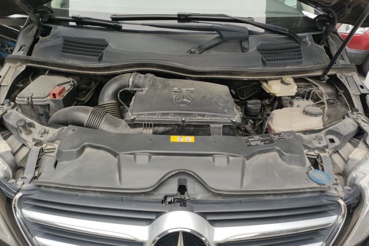 Used Mercedes-Benz V-Class 2016 V 260 Avantgarde Edition Engine Bay