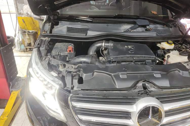 Used Mercedes-Benz V-Class 2016 V 260 L Prestige Extended Edition Engine Bay Right