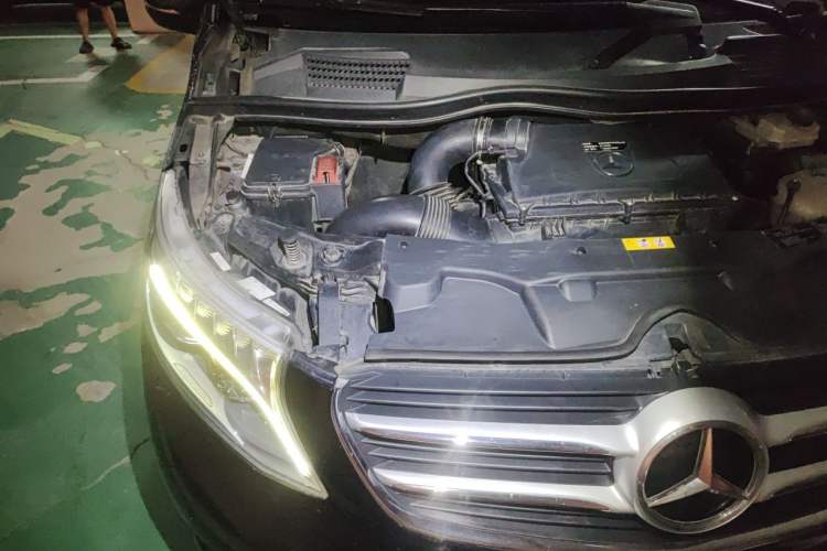 Used Mercedes-Benz V-Class 2016 V 260 Avantgarde Edition Engine Bay Right