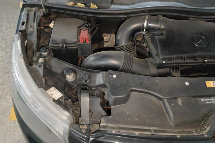 Used Mercedes-Benz V-Class  Engine Bay Right