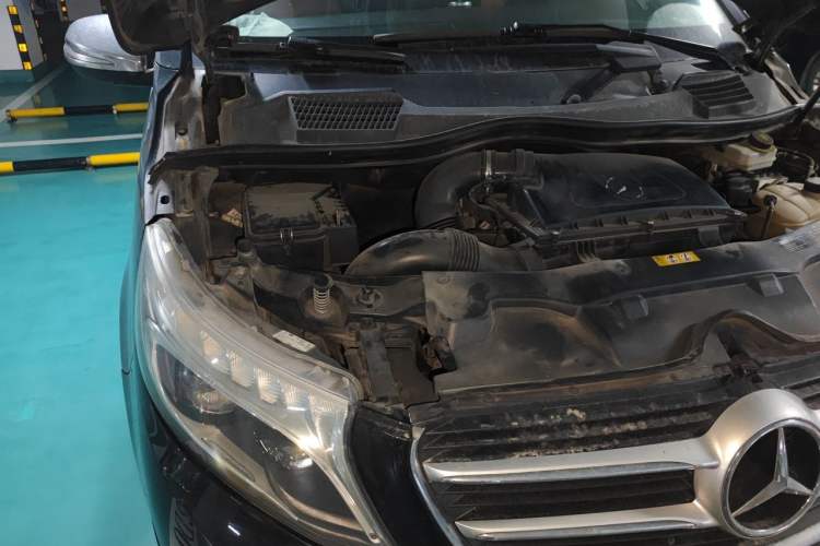 Used Mercedes-Benz V-Class 2016 V 260 Avantgarde Edition Engine Bay Right