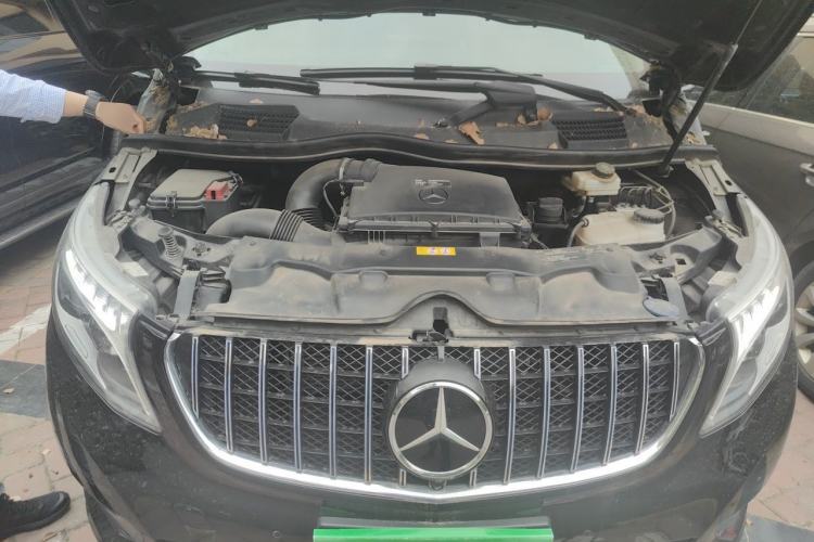 Used Mercedes-Benz V-Class 2016 V 260 Avantgarde Edition Engine Bay