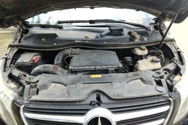 Used Mercedes-Benz V-Class 2016 V 260 Avantgarde Edition Engine Bay