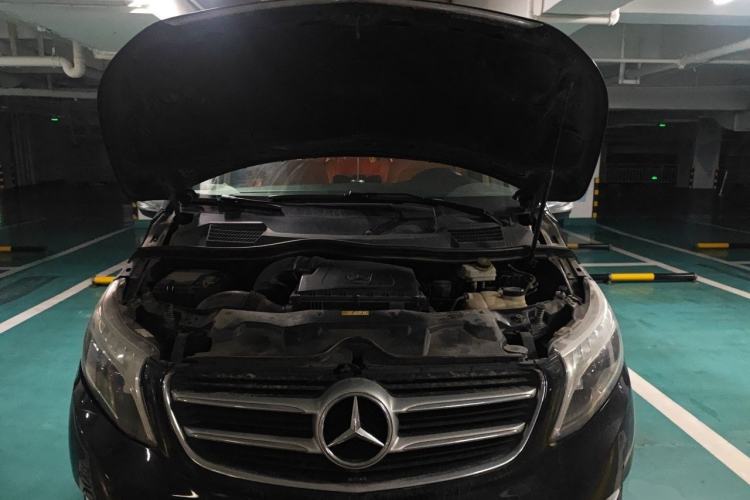 Used Mercedes-Benz V-Class 2016 V 260 Avantgarde Edition Engine Bay
