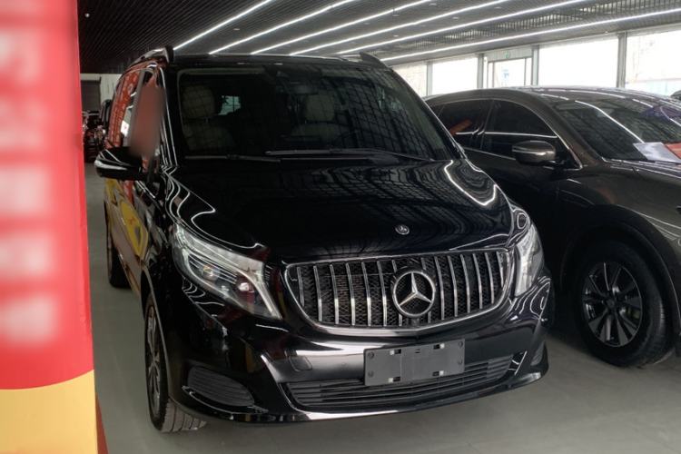 Used Mercedes-Benz V-Class 2016 V 260 Avantgarde Edition Exterior 2