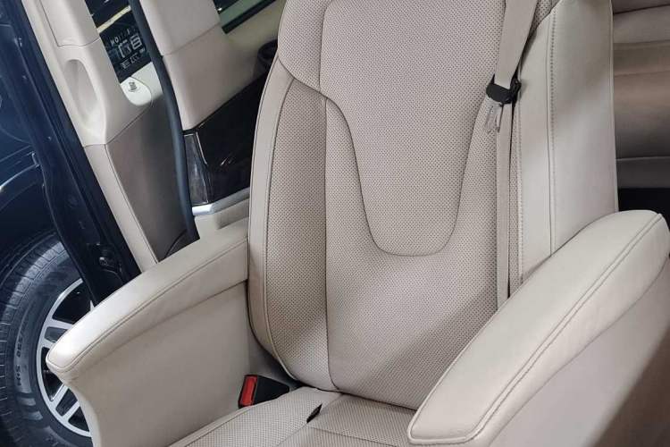 Used Mercedes-Benz V-Class 2016 V 260 L Prestige Extended Edition Exterior 9