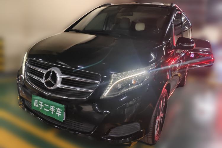 Used Mercedes-Benz V-Class 2016 V 260 Avantgarde Edition Front Right 45 Deg
