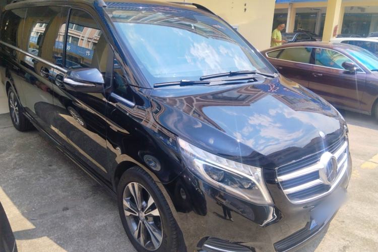 Used Mercedes-Benz V-Class 2016 V 260 L Prestige Extended Edition Front Right 45 Deg
