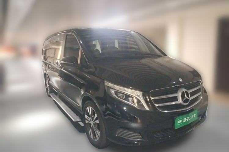 Used Mercedes-Benz V-Class 2016 V 260 Avantgarde Edition Front Right 45 Deg