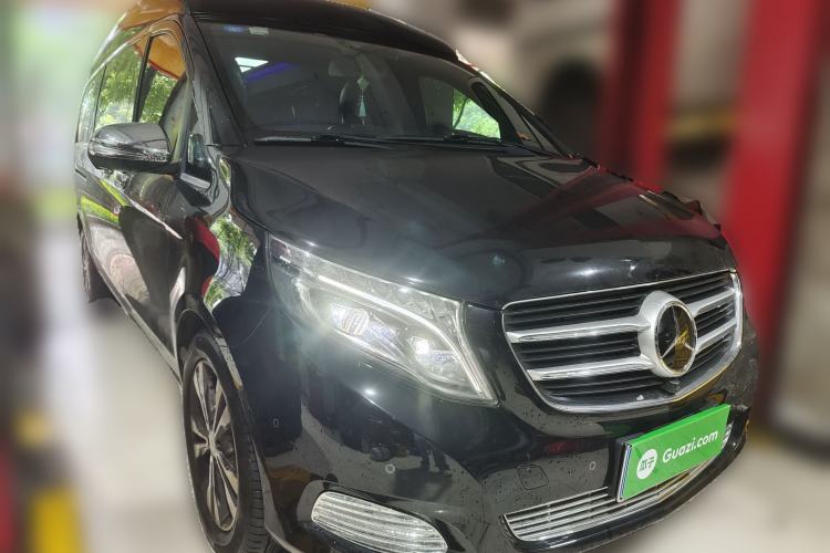 Used Mercedes-Benz V-Class 2016 V 260 L Prestige Extended Edition Front Right 45 Deg