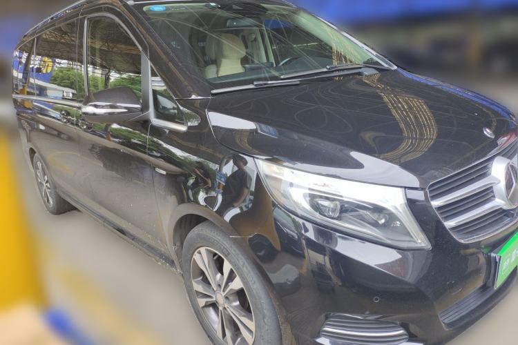 Used Mercedes-Benz V-Class 2016 V 260 Prestige Edition Front Right 45 Deg