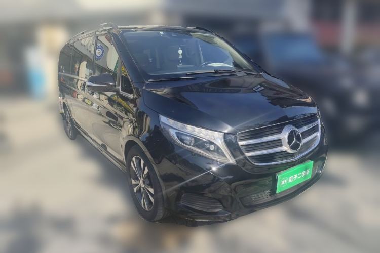 Used Mercedes-Benz V-Class 2016 V 260 L Prestige Extended Edition Front Right 45 Deg
