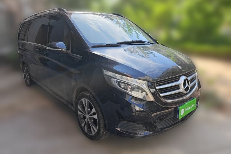 Used Mercedes-Benz V-Class 2016 V 260 Avantgarde Edition Front Right 45 Deg