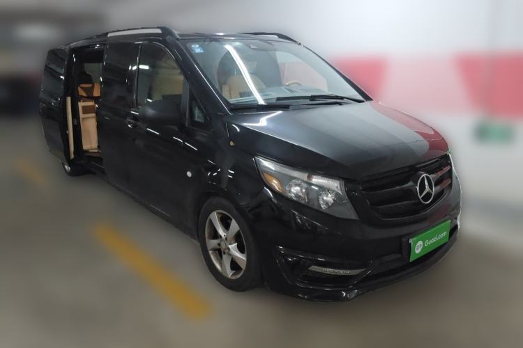 Used Mercedes-Benz V-Class  Front Right 45 Deg